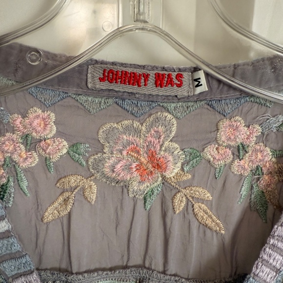 Johnny Was Short Sleeve Gray Pull-Over Shirt Colorful Embroidered Flowers Medium - Picture 4 of 14